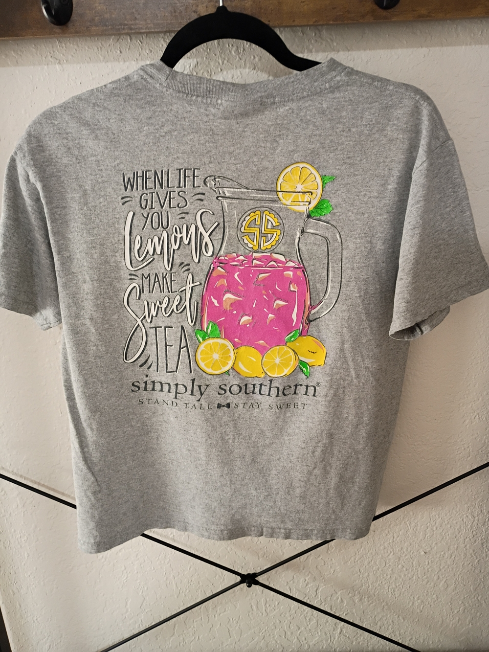 Simply Southern Kids' Grey 'When Life Gives You Lemons' Graphic Tee Size L